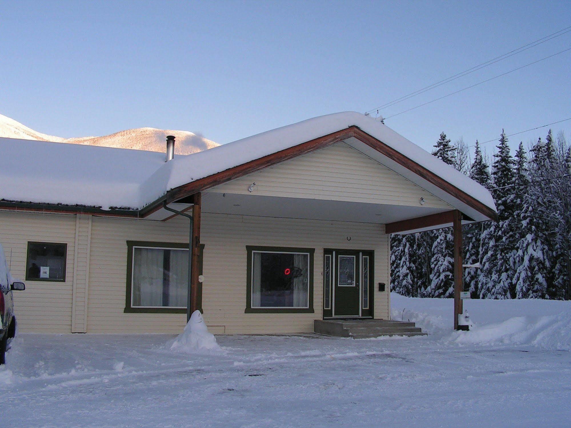 Bell Mountain Motel Mcbride Екстериор снимка