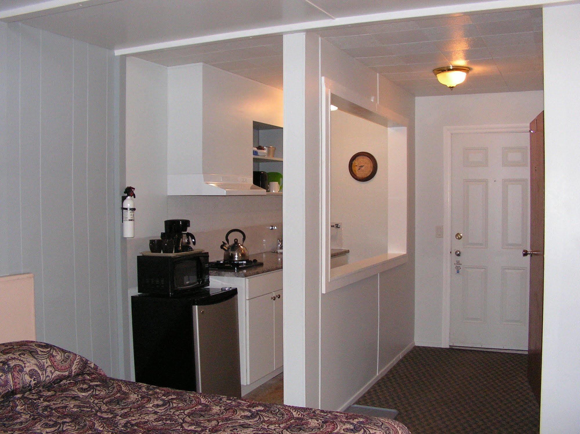 Bell Mountain Motel Mcbride Екстериор снимка