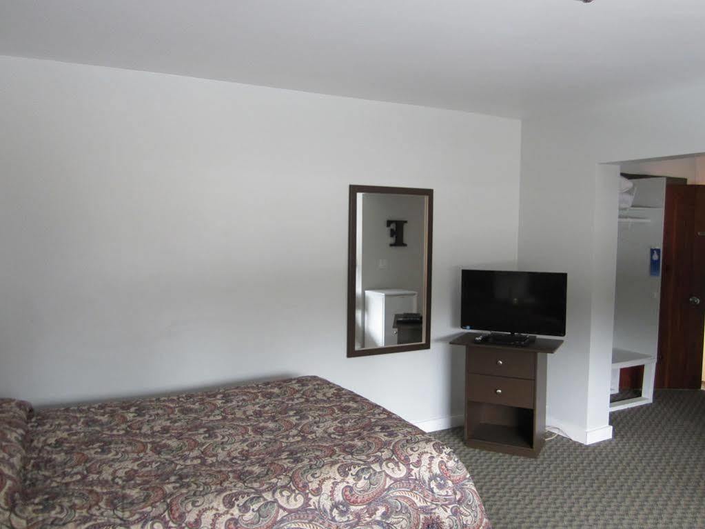 Bell Mountain Motel Mcbride Екстериор снимка